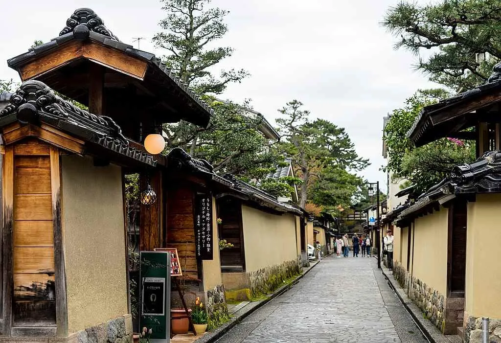 Обед или ужин в бывшей самурайской резиденции