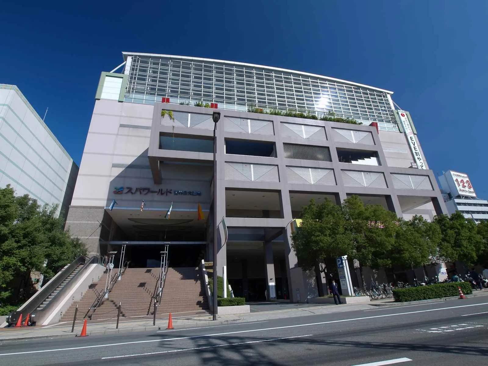 Посещение огромного термального источника с аквапарком Spa World